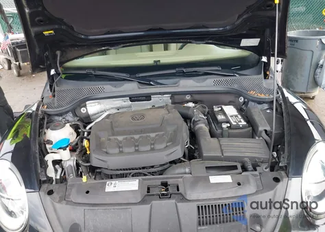 2018 Volkswagen Beetle 2.0T Se из США, поврежденный, VIN 3VWJD7AT2JM702343